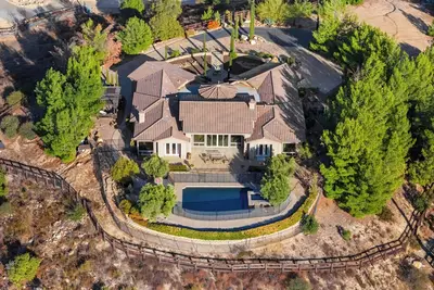 Image de Cleveland Vista by AvantStay | Pool, Hot Tub, Fire Pit + Panoramic Views