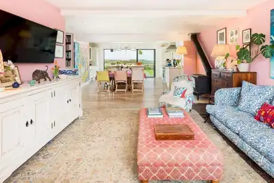 Image de Pass the Keys | Idyllic family home | Stunning views | Garden