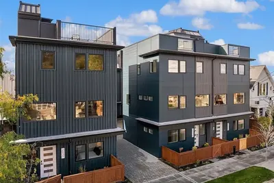 Image de Luxurious Alki Beach Townhome: Steps to the Shore. Pet-Friendly!