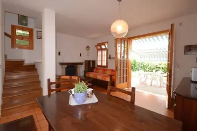 Image de Villa confortable nichée dans un paysage verdoyant