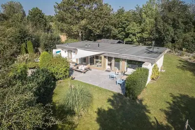 Image de Bungalow just 8 minutes' walk from the quietest beach in Ouddorp, with the most sunshine hours in the Netherlands. The ideal place for sun, sea, peace, and space!