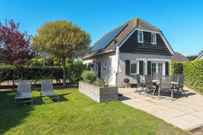 Image de This cosy holiday home for 6 people, is located near the sea in the front part of the green Noordzeepark.