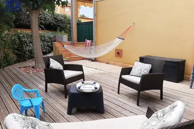 Image de Pavillon cosy avec piscine, Wi-Fi, parking privé à 950m de la plage