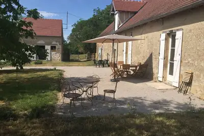 Image de Gîte lumineux avec piscine partagée et jardin privé