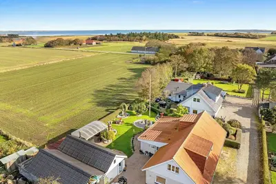 Image de Renovated holiday home on Jegindø with 6-person Wilderness bath.