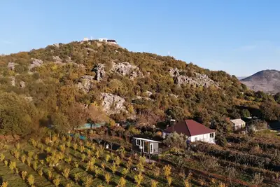 Image de Orchard Guard Tower offers guests all the luxuries of home with mountain views