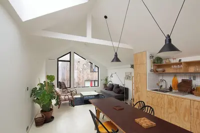 Image de Maison en bois lumineuse et écologique – havre de paix aux portes de Paris