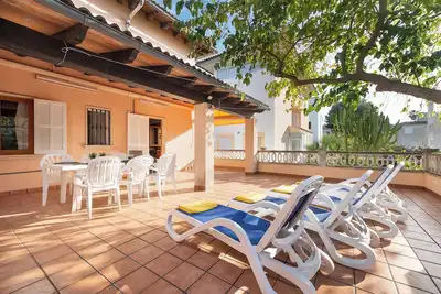 Cas Caminer. Comfortable townhouse 50 meters from the sandy beach.
