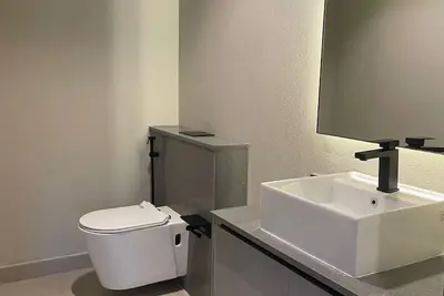 Image de 1 Bh Designer Chic apartment with Ac and WiFi in the heart of Dubai-free parking
