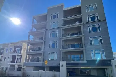 Image de 3 bed 2 1/2 bath condo