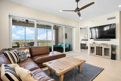 Image de One Particular Harbour 395-402  · Lagoon Views · Full/Full Bunks