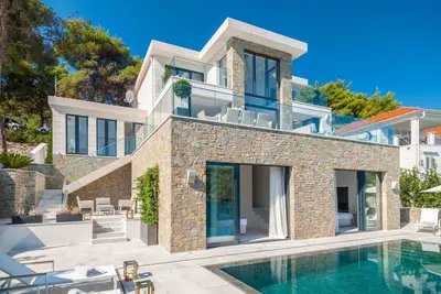 Image de Stylish Villa Modern With Dalmatian Architecture And Wine Cellar