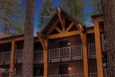 Image de Sierra Pines Retreat – Cozy Condo for 6 in Desirable Incline Village!