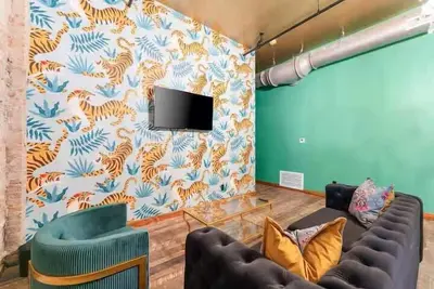Image de Welcome to Black Palace-D! A beautiful downtown loft with easy access to everyth