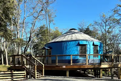 Image de Rascally Rabbit Yurt - Shenandoah Va - Hot tub, wood burning fireplace, wifi