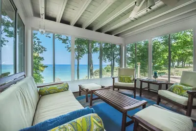 Image de Lake Views, Pool & Hot Tub! Steps To Beach!