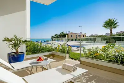 Image de ValMar 5* Ocean & Pool View Apartment