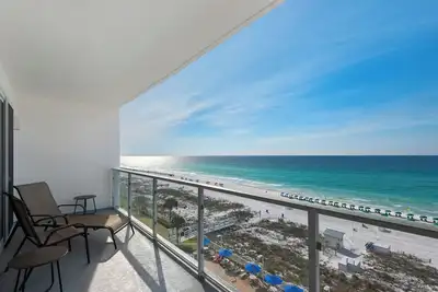 Image de Updated 2br Gulf Front condo sleeps balcony resort pool Destin Fl!