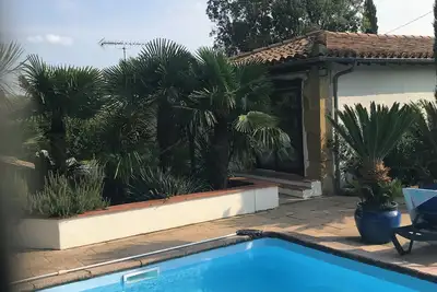 Image de Gîte avec piscine dans le Gers situé à 45 minutes de Toulouse.