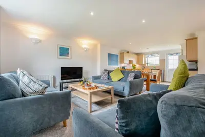 Image de Cherry Cottage - Quatre Chambres Maison, Couchages 8