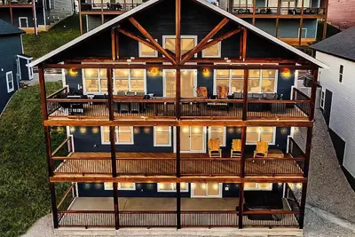Image de 270 Sleeps 22, game rooms, pools, blackstone, View
