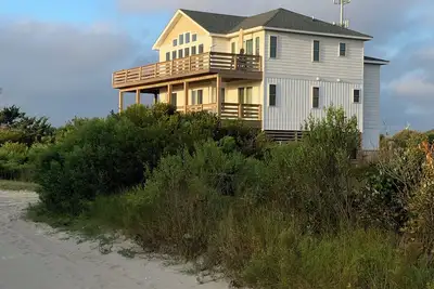 Image de New 5 Bedroom Home With Private Pool-Hot tub in the Heart of the Obx 4x4