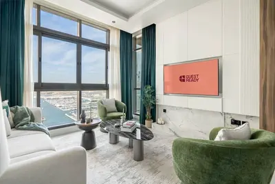 Image de GuestReady - Vue imprenable sur la marina Ă l'Iris Blue