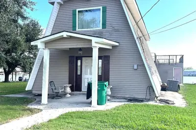 Image de Devinely perfect 4-bedroom house with WiFi and Ac. 100 yards from Joe's Landing