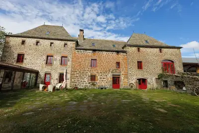 Image de le Manoir de la Chaumette, une bâtisse chargée d’Histoire au cœur du Cantal