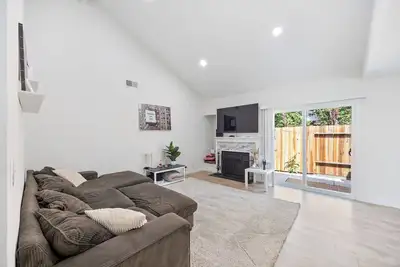 Image de Charming 3-bedroom house in Sacramento with WiFi and Ac