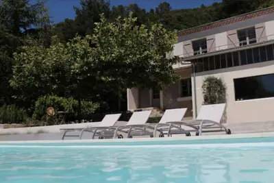 Image de La Belle Vie en Ardèche, grande maison de vacances familiale pour 12 personnes avec piscine privée