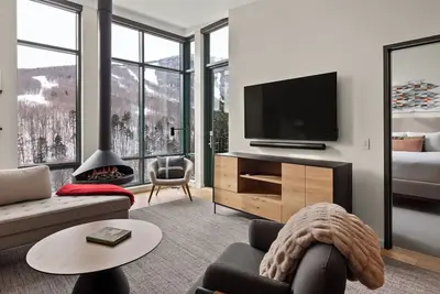 Image de Cozy new 3bdrm Condo easy walk to ski lifts, gondola and great restaurants!