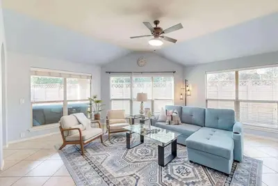 Image de Charming Retreat with Modern Comforts