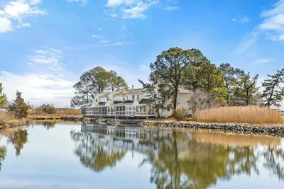 Image de Newly Renovated - Mallard Lakes - Rare 3 bedroom unit near Fenwick & Oc.