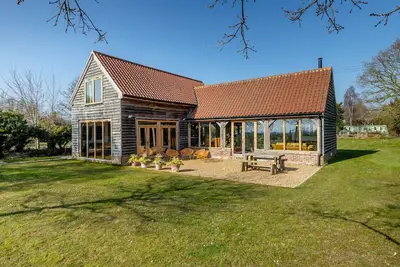 Image de Oak Barn - Trois Chambres Maison, Couchages 6