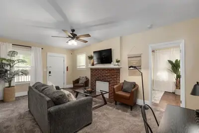 Image de New! Bright and Newly Remodeled Apartment Near Emu 1