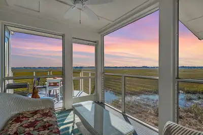 Image de Little Oak Love, Walk to Folly Beach, Beautiful Marsh Views, Balcony & Lanai