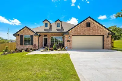 Image de 4-bedroom house Rural Cottage setting at the back of Upscale nhrbhood, hot tub