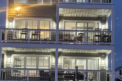 Image de Oceanfront Charm: Cozy 2-Br Condo w/ Large Deck & Ac on Salisbury Beach