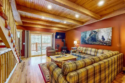 Image de Cozy dog-friendly condo w/ mtn views, deck, grill, fireplace, firepit, cornhole