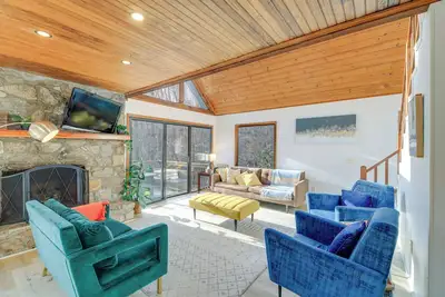 Image de Blue Ridge Mountains Cabin w/ Community Pool!