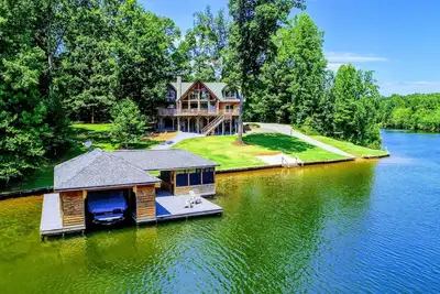 Image de Lakefront Lake Anna Log Cabin, Views, Dock, Deck