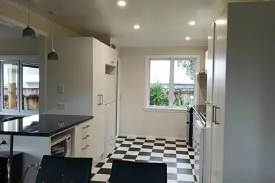 Image de Private sunny home, easy walk to Pukekura Park, city and walkways