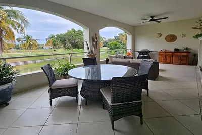 Image de Apartment in residential \"El Tigre\". One block from the beach.
