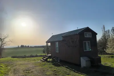 Image de \"Tiny Home\" at Buena Vista Lavender Farm with private porch and a stunning view