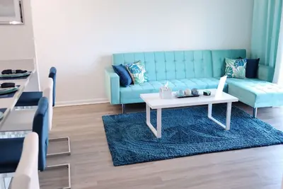 Image de Beach Paradise - Modern 2bd Luxury Kings w/ 5 minute walk to Jax Beach