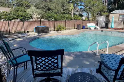 Image de Charming  Cottage perfect for Small Family or Girlfriends Get Away with pool!