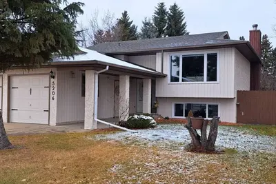 Image de Cozy Home for Vacation or work stays. 5 Bedrooms 3 Bathrooms
