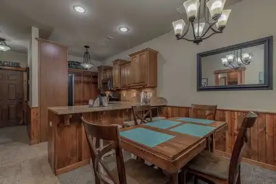 Image de 2br Village At Indian Point 503 near Sdc-Free Tickets Daily up to $500