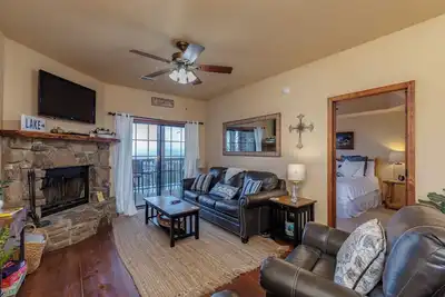 Image de 2br Village At Indian Point 505 near Sdc-Free Tickets Daily up to $500